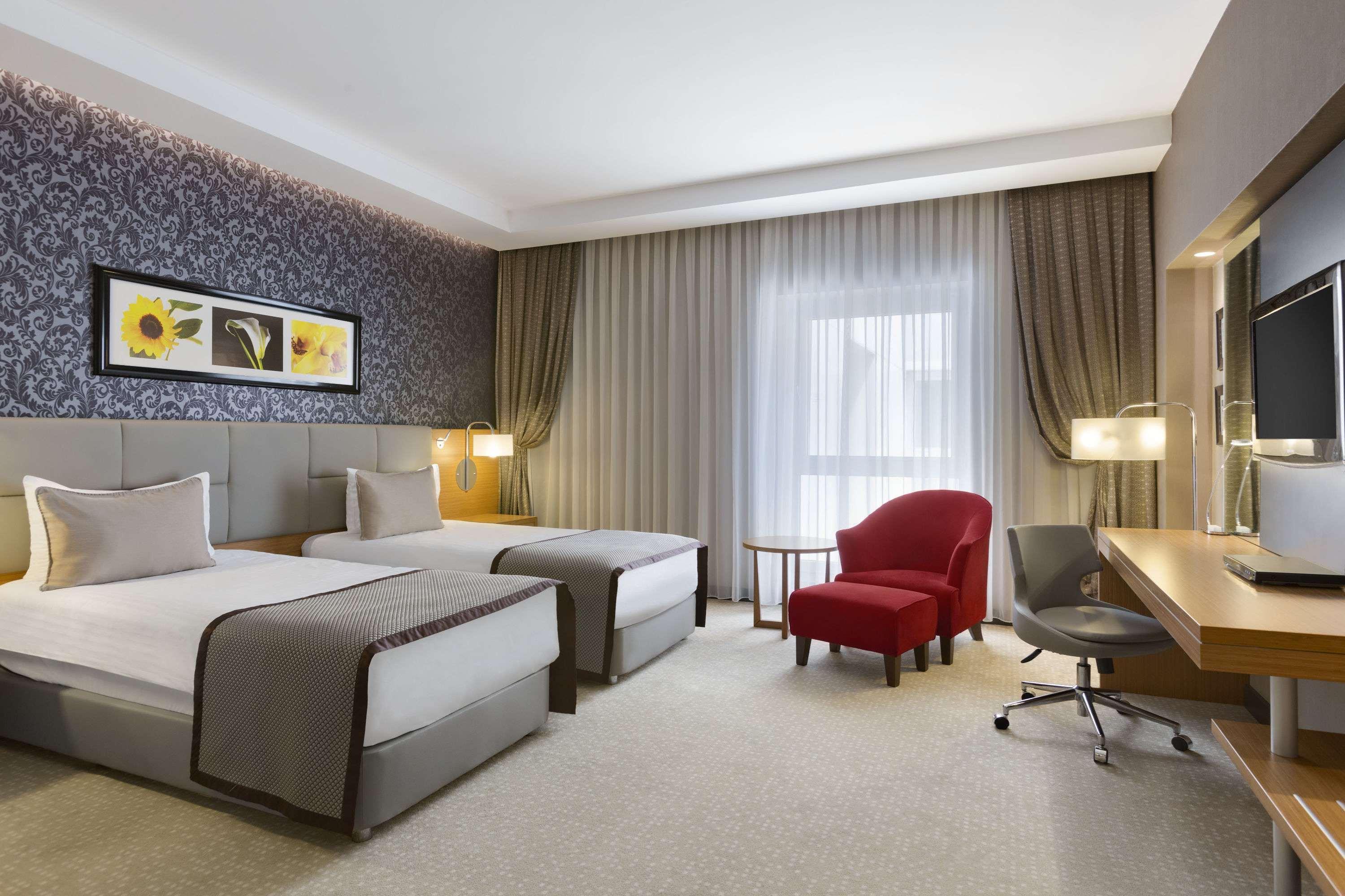Hotel Ramada Plaza By Wyndham Izmit Kocaeli Exterior foto A room at the hotel