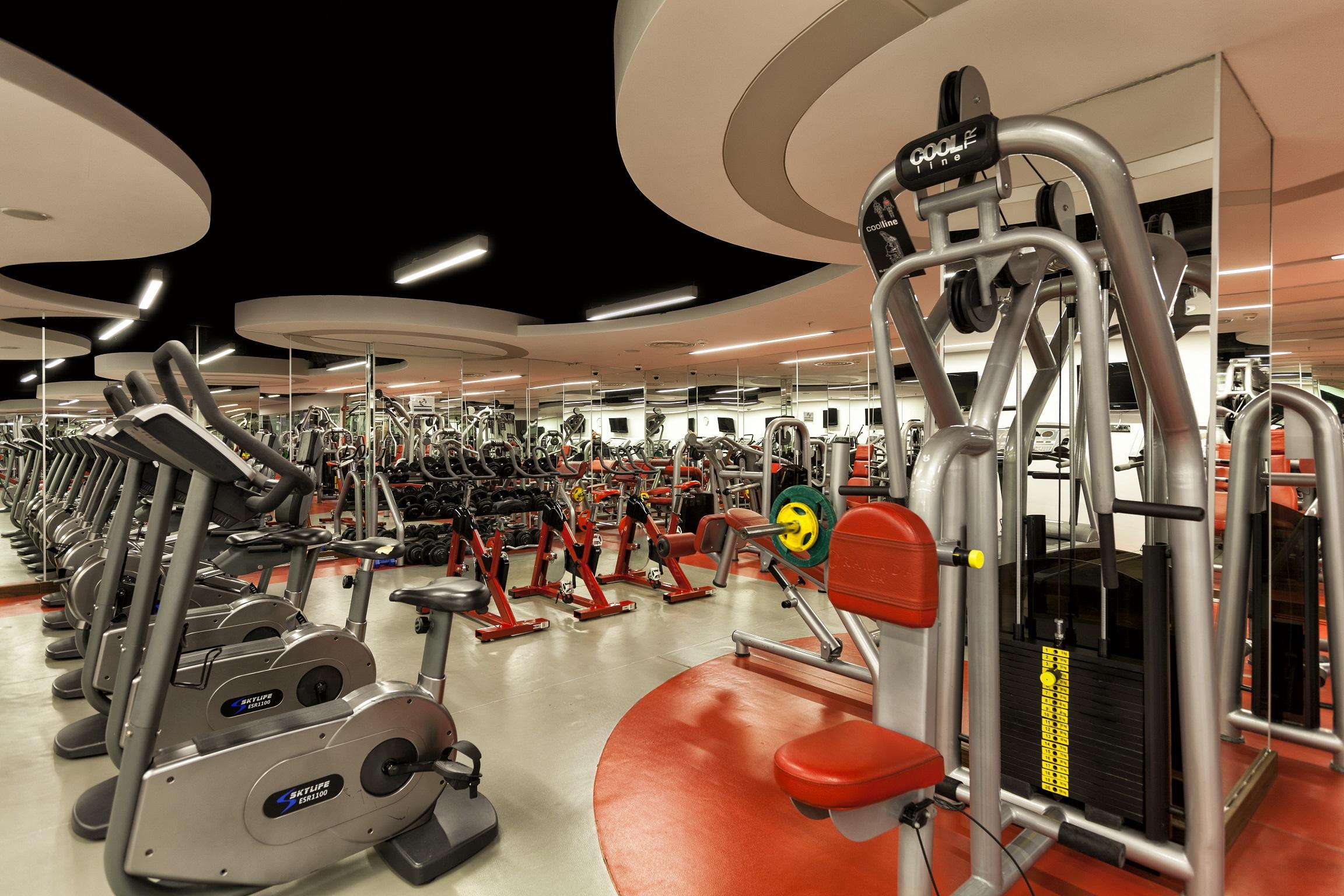 Hotel Ramada Plaza By Wyndham Izmit Kocaeli Exterior foto A Virgin Active gym in London
