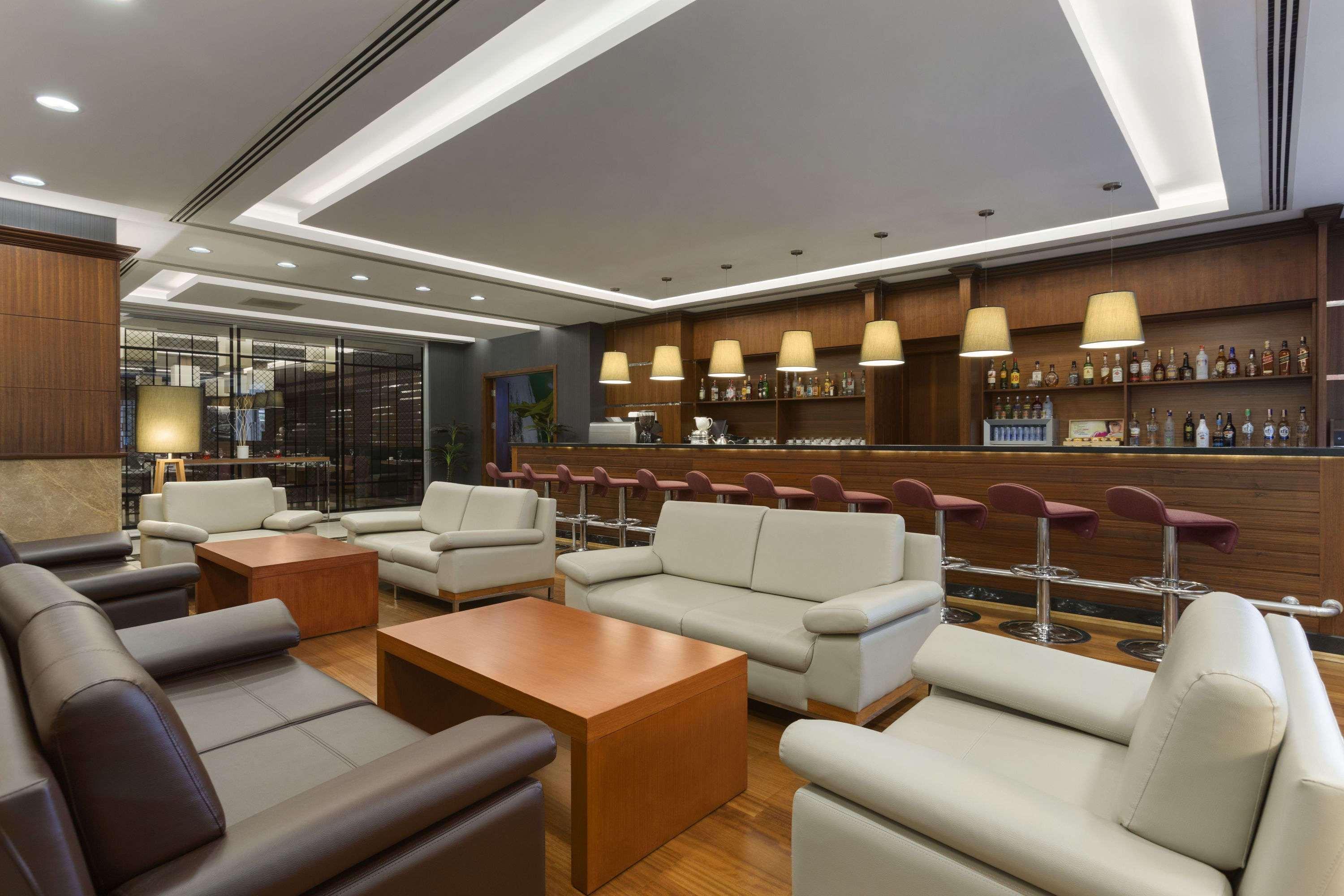 Hotel Ramada Plaza By Wyndham Izmit Kocaeli Exterior foto The lounge at the airport