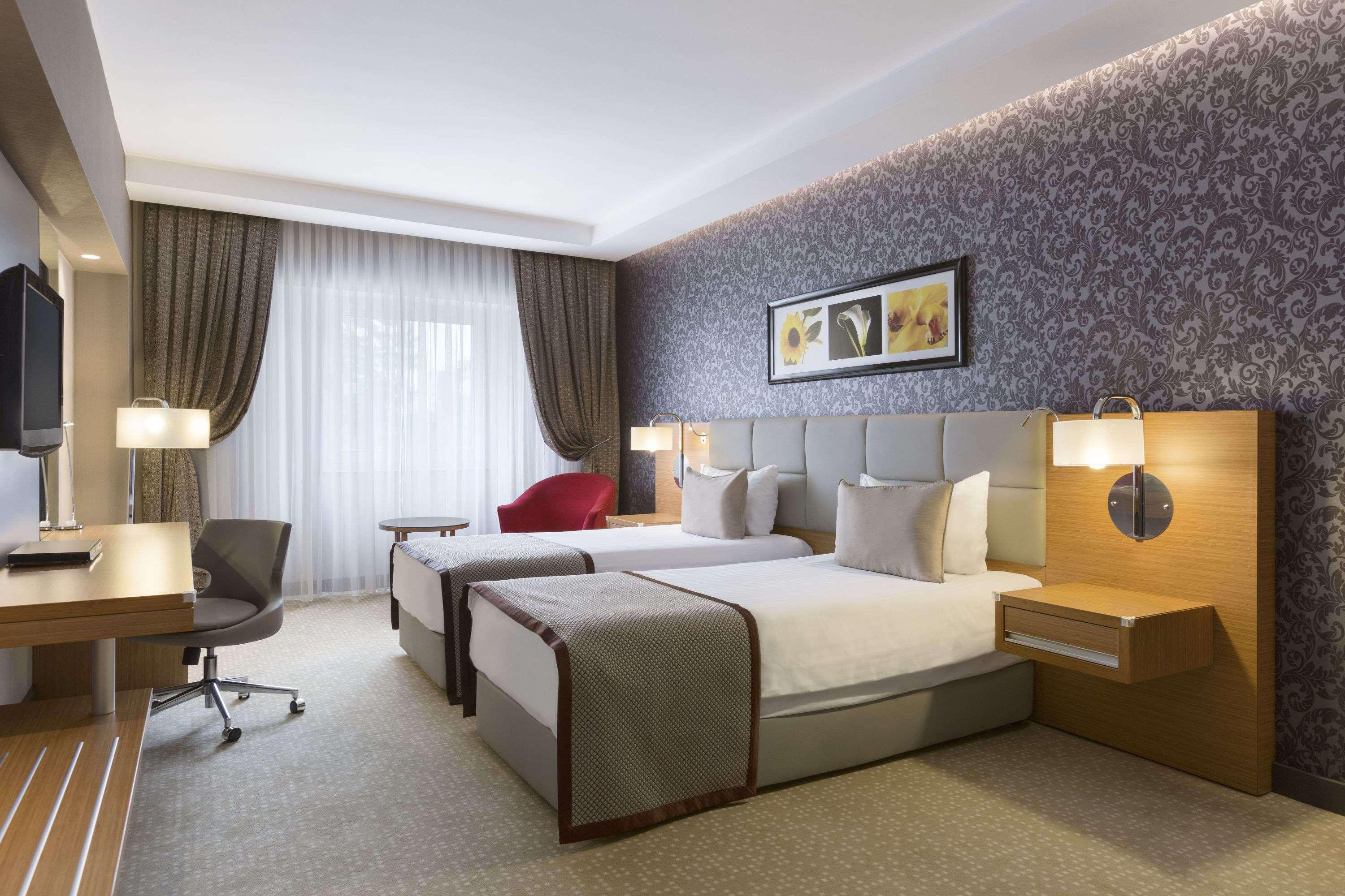 Hotel Ramada Plaza By Wyndham Izmit Kocaeli Exterior foto A room at the hotel