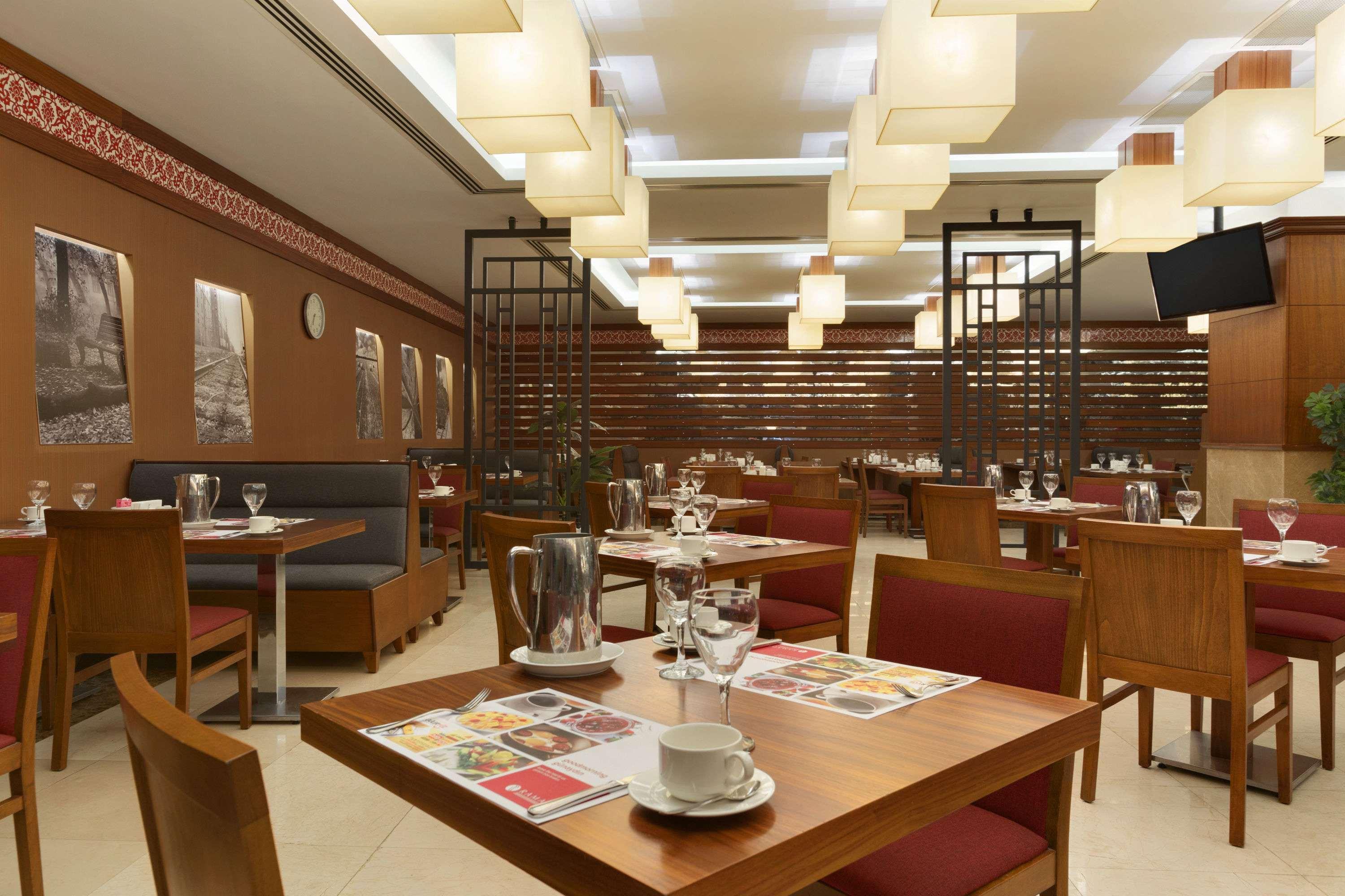 Hotel Ramada Plaza By Wyndham Izmit Kocaeli Exterior foto Interior of a typical restaurant