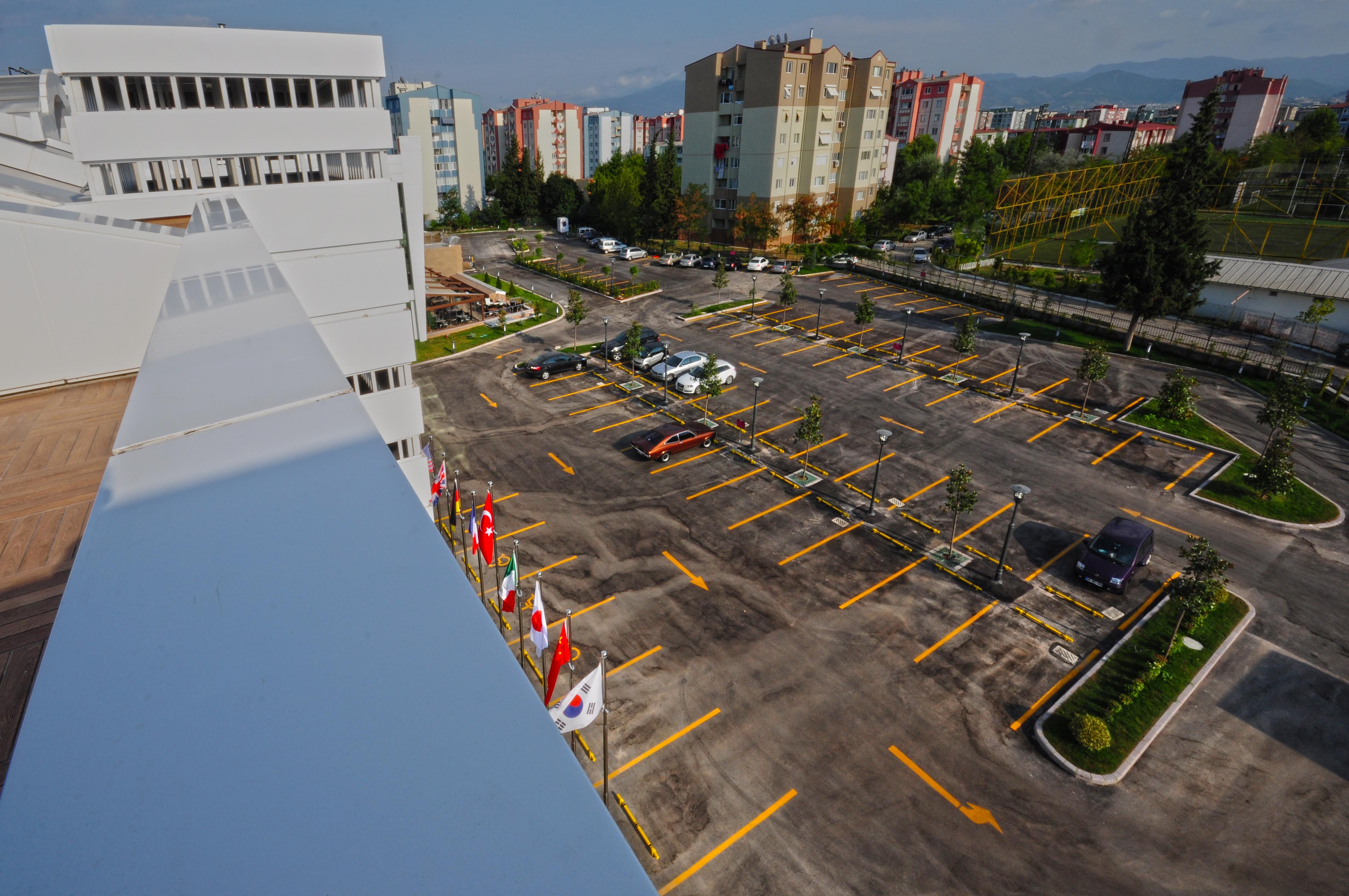 Hotel Ramada Plaza By Wyndham Izmit Kocaeli Exterior foto Aerial view of the campus