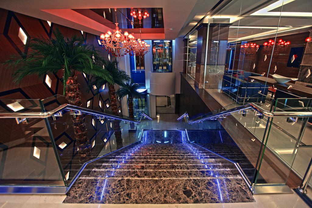 Hotel Ramada Plaza By Wyndham Izmit Kocaeli Interior foto The lobby of the hotel