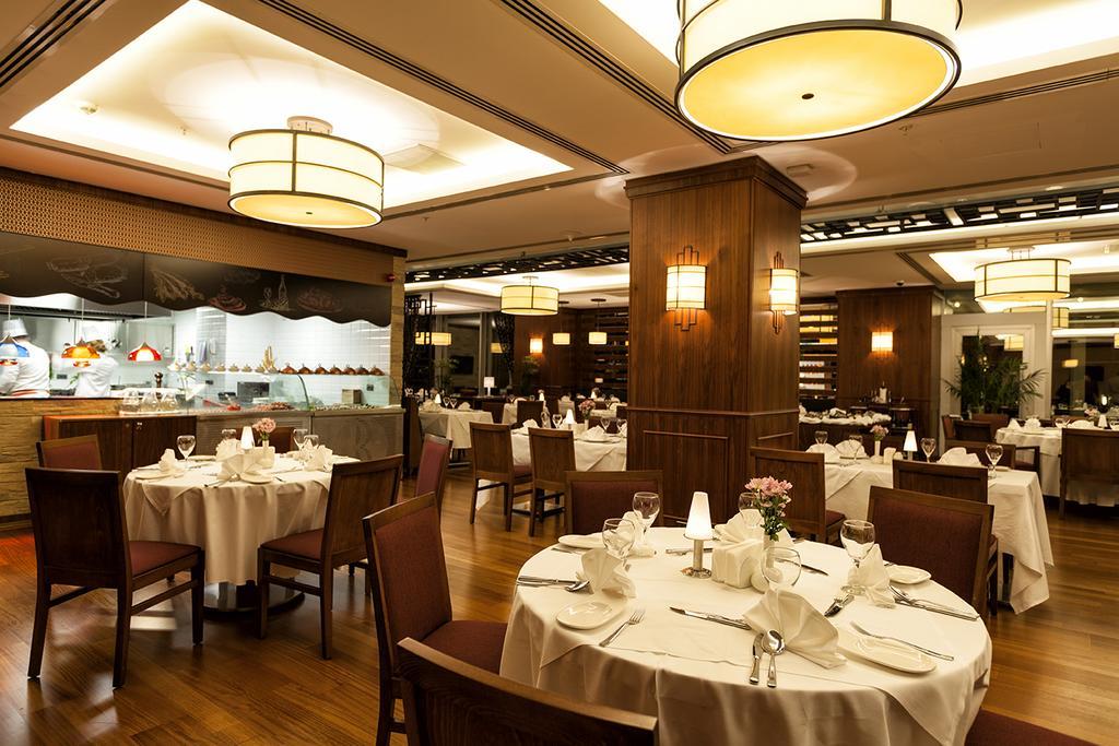 Hotel Ramada Plaza By Wyndham Izmit Kocaeli Exterior foto The interior of the restaurant