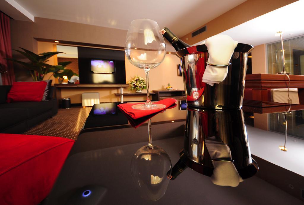 Hotel Ramada Plaza By Wyndham Izmit Kocaeli Exterior foto A 3D image of a room