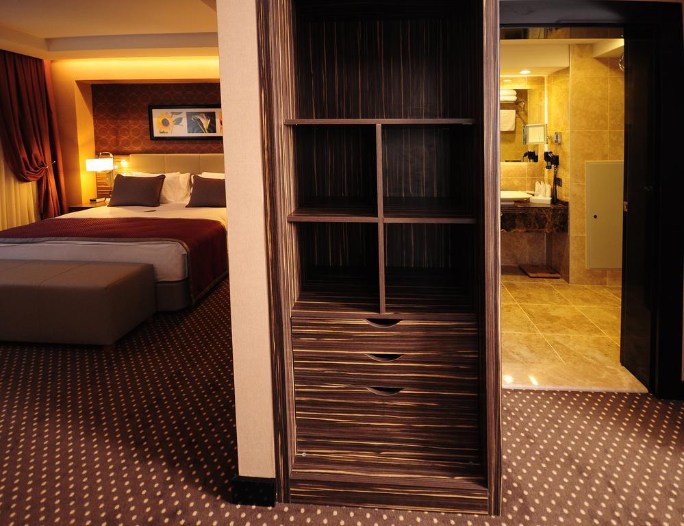 Hotel Ramada Plaza By Wyndham Izmit Kocaeli Exterior foto A room at the hotel