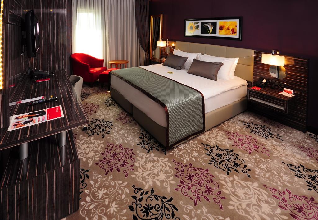 Hotel Ramada Plaza By Wyndham Izmit Kocaeli Exterior foto A room at the hotel