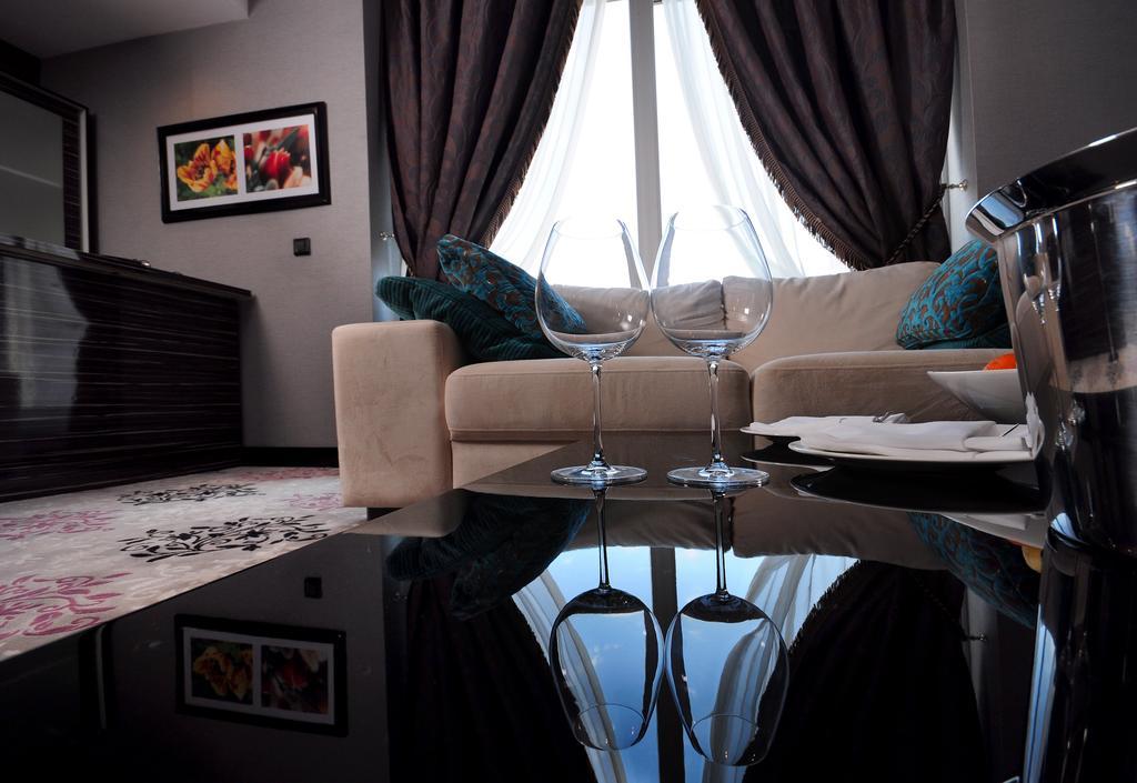 Hotel Ramada Plaza By Wyndham Izmit Kocaeli Exterior foto A living room