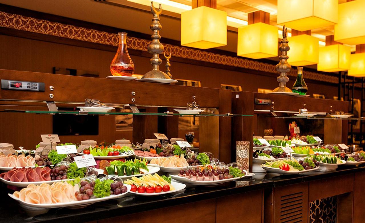 Hotel Ramada Plaza By Wyndham Izmit Kocaeli Exterior foto A buffet at a hotel