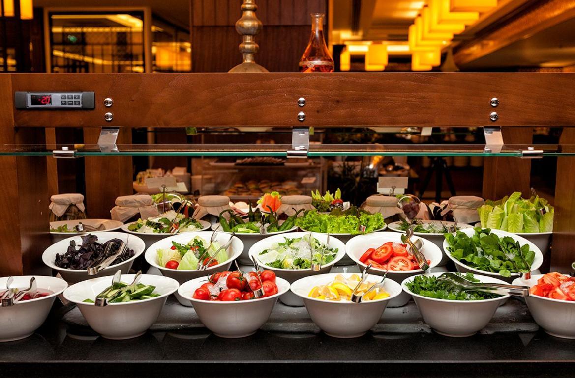 Hotel Ramada Plaza By Wyndham Izmit Kocaeli Exterior foto A salad bar