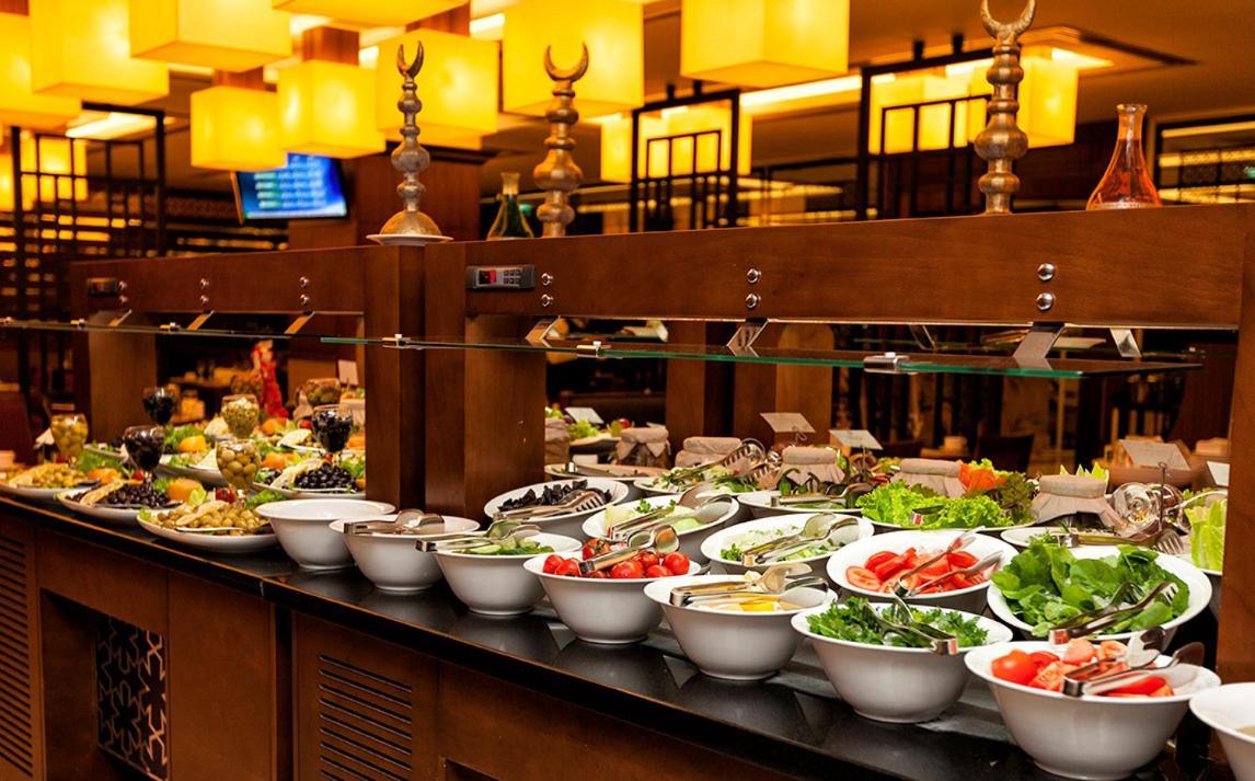 Hotel Ramada Plaza By Wyndham Izmit Kocaeli Exterior foto A salad bar
